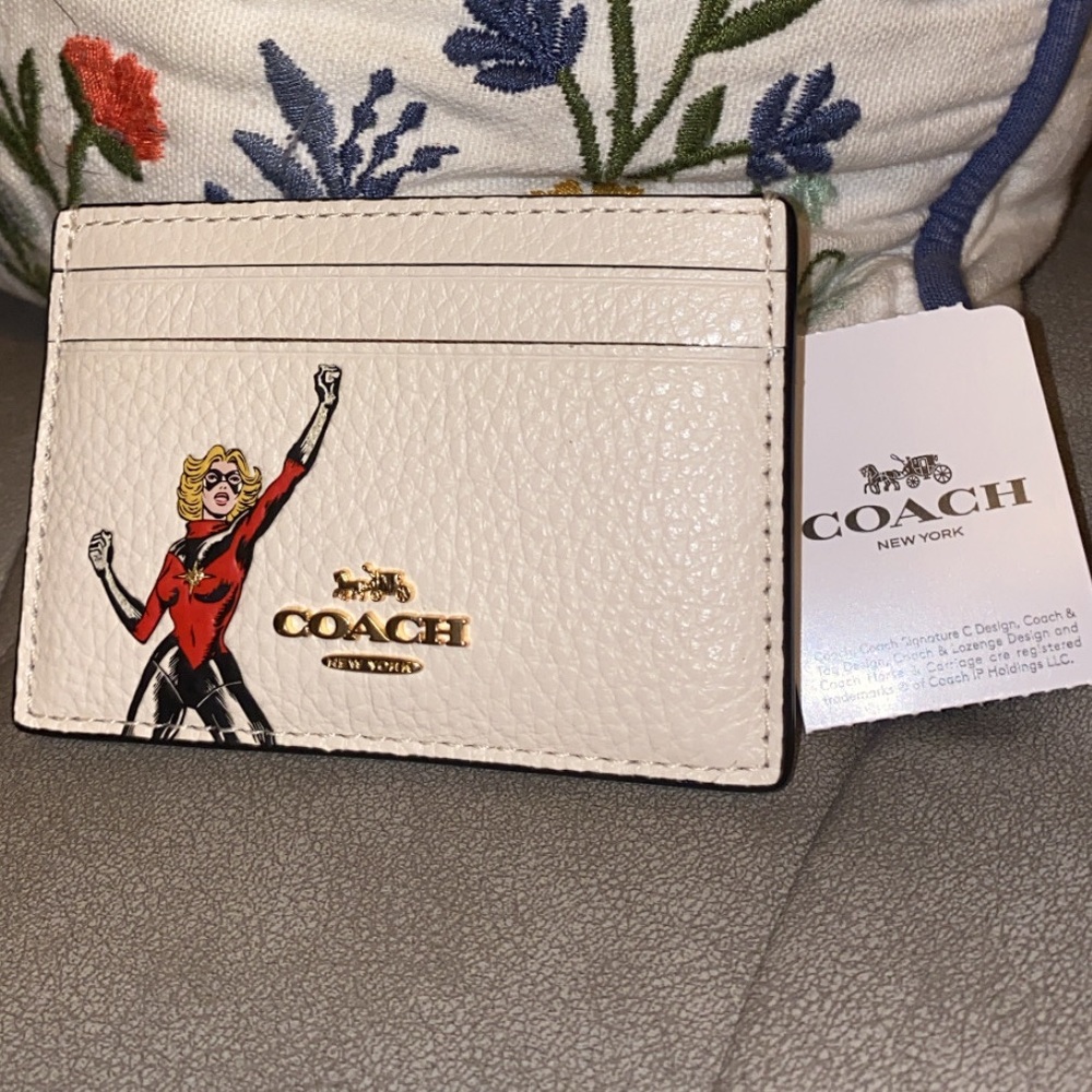 Coach Captain Marvel Carol Danvers Cardholder - Picture 14 of 14